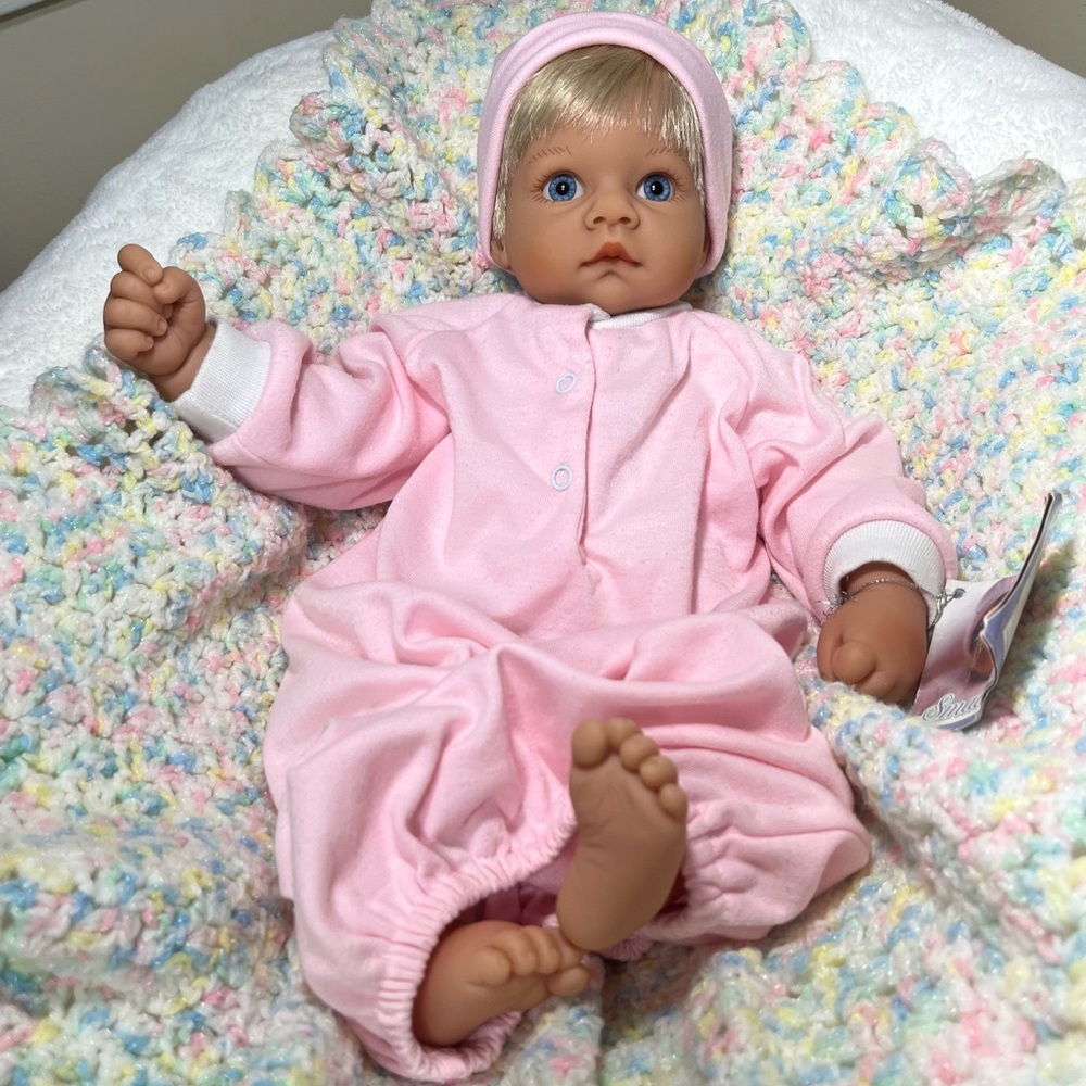 Lee Middleton 1999 Small Wonder Baby Girl Doll 18” in Blonde Hair and Blue Eyes